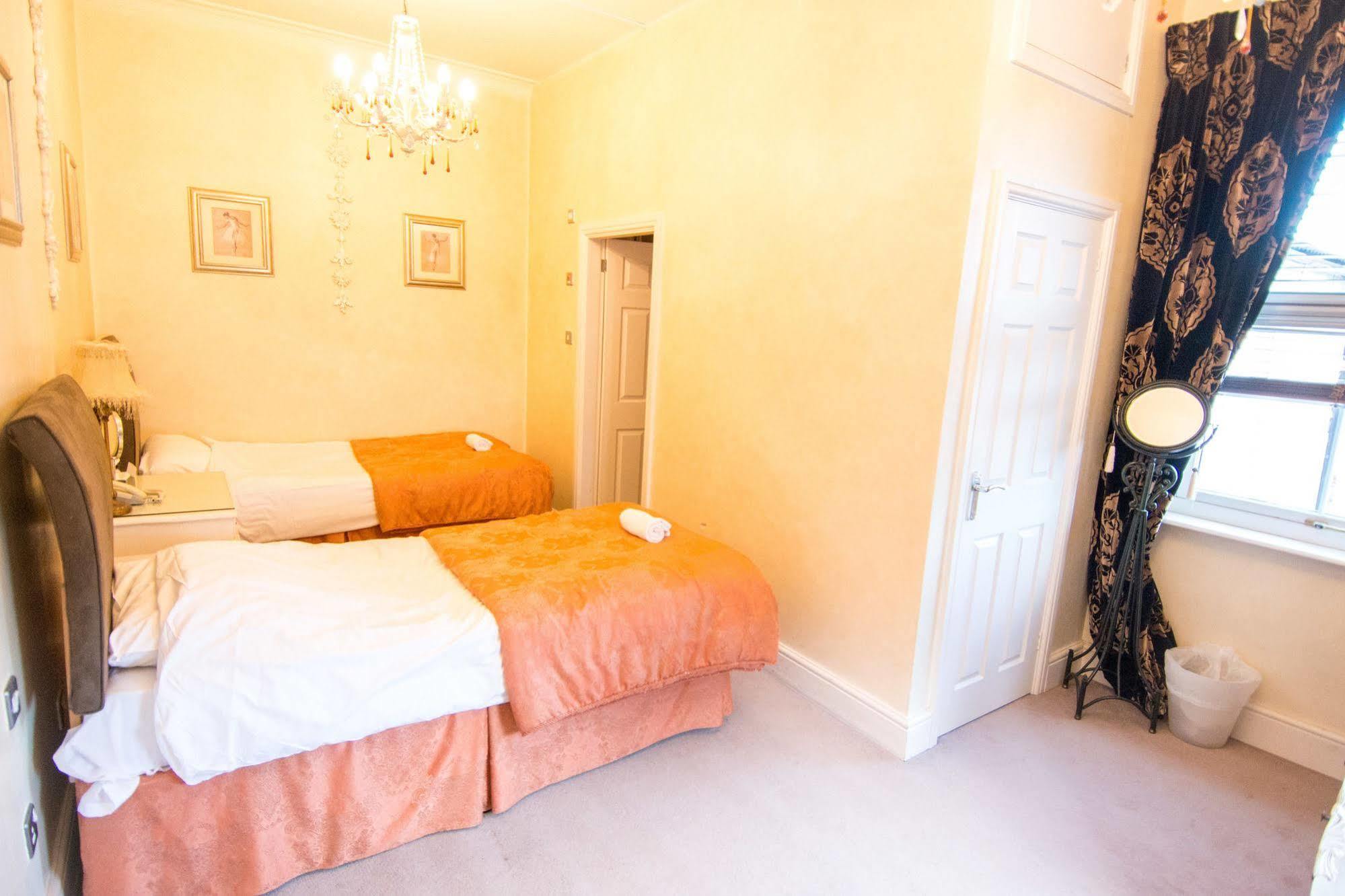 The York Hotel Wolverhampton Esterno foto